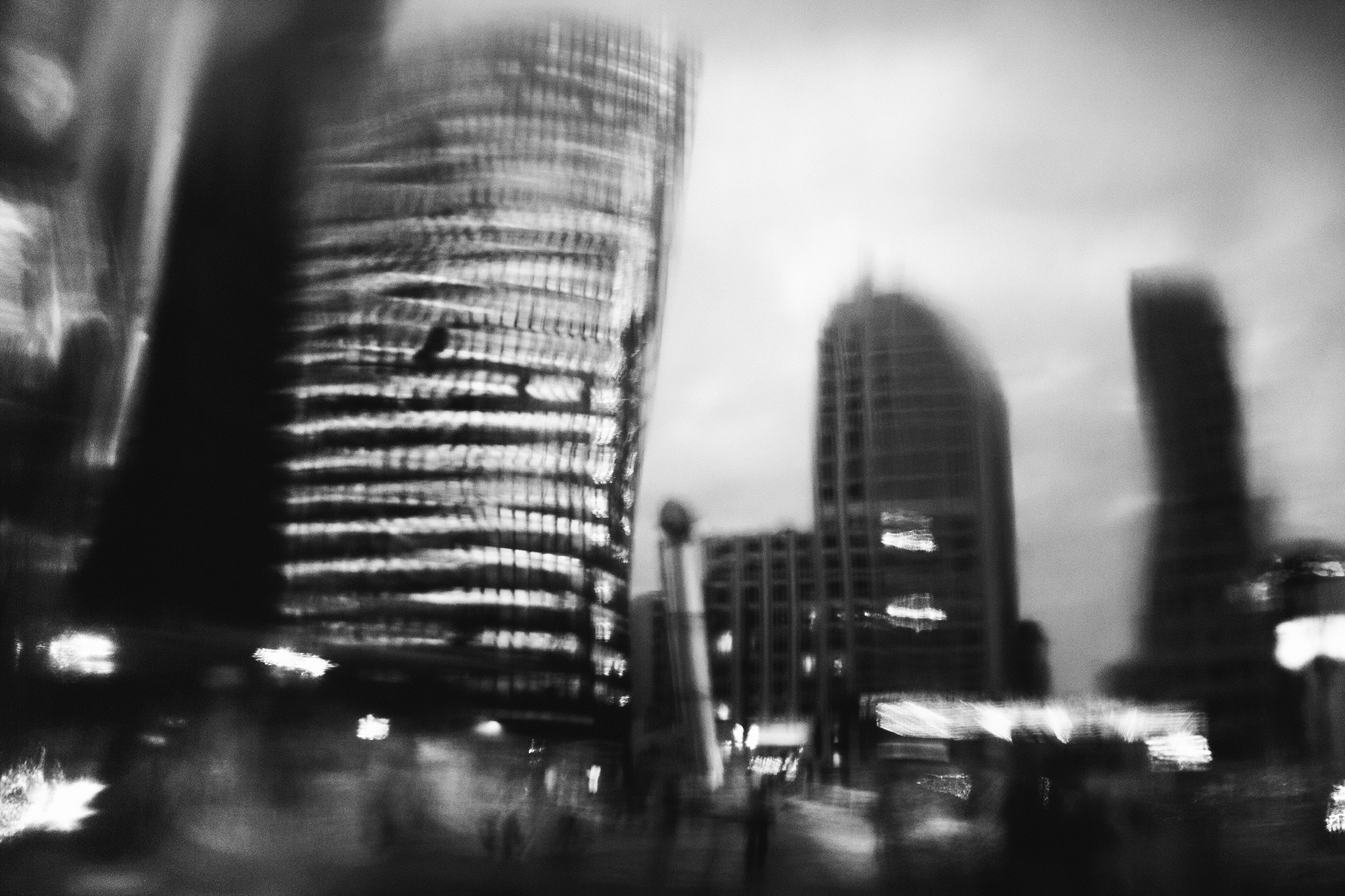 Krzywe Linie Proste - zakrzywione budynki w Berlinie