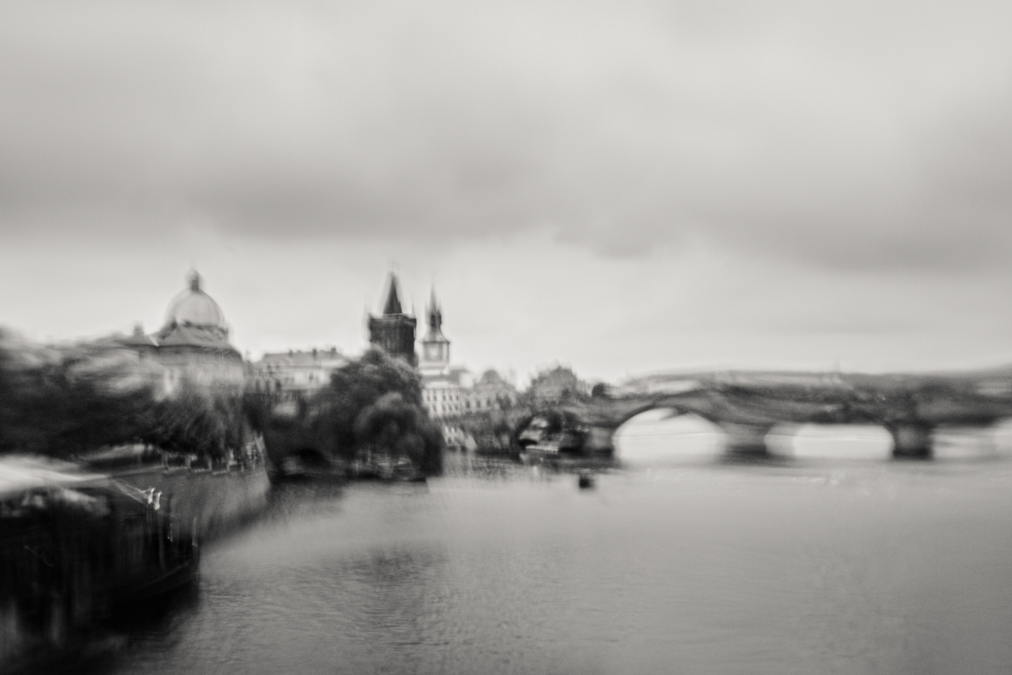 Krzywe Linie Proste - Mosta Karola w Pradze, widok ogólny